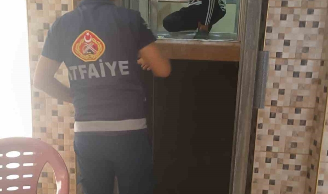 Asansörde mahsur kalan vatandaşın imdadına itfaiye yetişti