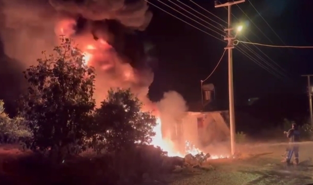 Atıkların tutuşmasıyla çıkan yangında ev yanmaktan son anda kurtarıldı