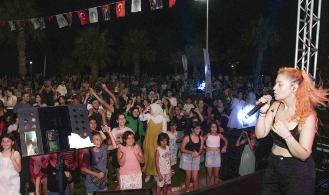Aydıncık sahili 'Yaz Dostum' konserleriyle renklendi