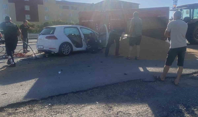 Babaeski'de otomobil ile traktör çarpıştı: 2 yaralı