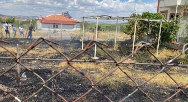 Bahçede çıkan yangın evlere sıçramadan söndürüldü
