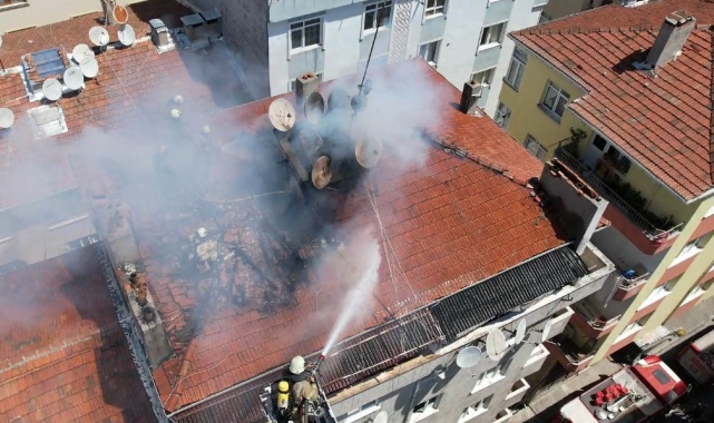 Bahçelievler'de 6 katlı binanın çatı katı alev alev yandı