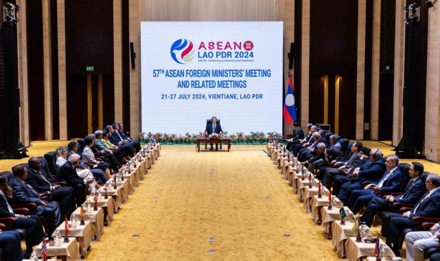 Bakan Fidan'dan mevkidaşlarıyla birlikte Laos Başbakanı Siphandone'ye nezaket ziyareti