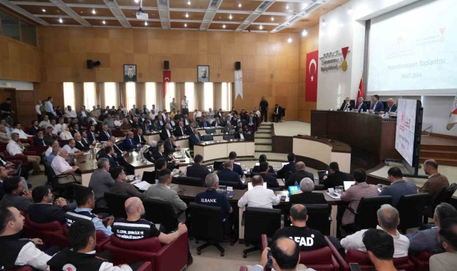 Bakan Kurum, deprem bölgesi temaslarına Kahramanmaraş'ta devam ediyor