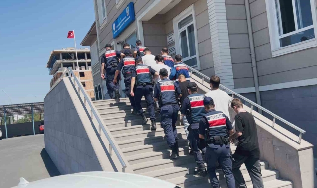 Bakanın adıyla sosyal medyada dolandırıcılık: 4 ilde operasyonda 7 gözaltı