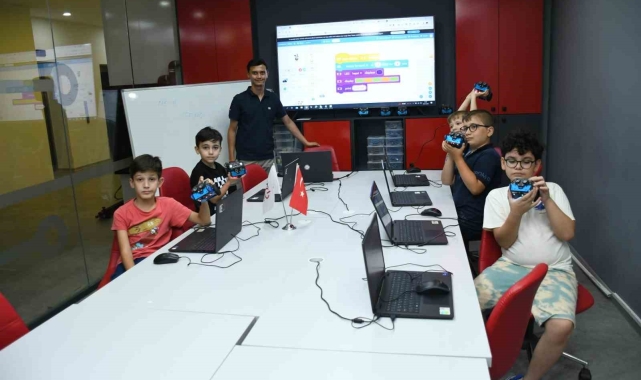 Balıkesirli çocuklar robotik kodlamayı öğreniyor