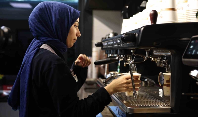 Barista kursunu bitirip Bağ-Kafe'de işe başladılar