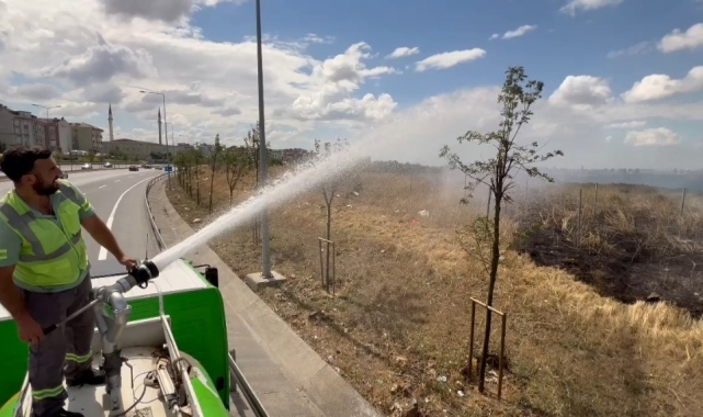 Başakşehir'de askeri bölgeye ait otluk alandaki yangına İBB'ye bağlı peyzaj sulama ekibi müdahale etti