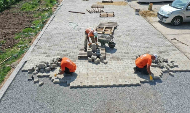 Başiskele'de parke yol çalışmaları devam ediyor