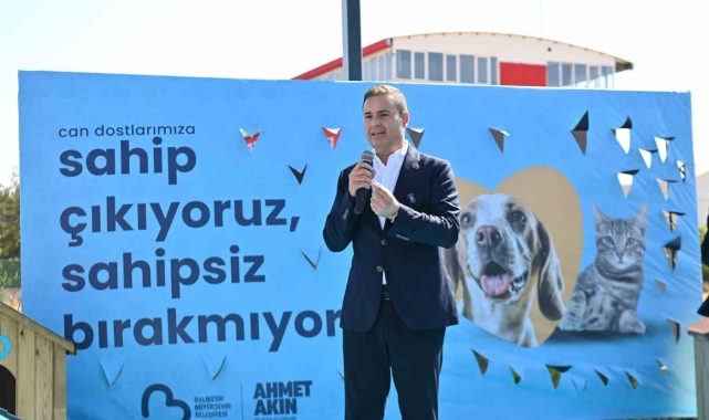 Başkan Ahmet Akın, 2 can dosta yuva oldu