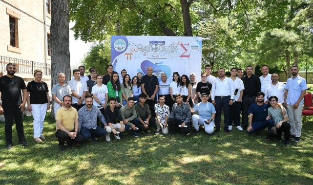 Başkan Büyükkılıç, Matematik Kampı Töreni'ne katıldı, öğrencilere belgelerini verdi