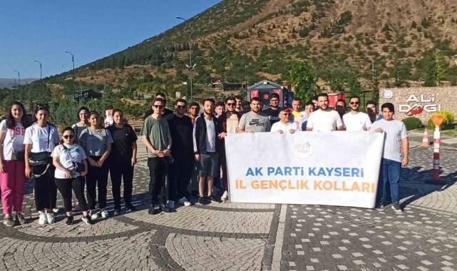 Başkan Büyükkılıç'tan gençlerle Ali Dağı'nda sabah yürüyüşü