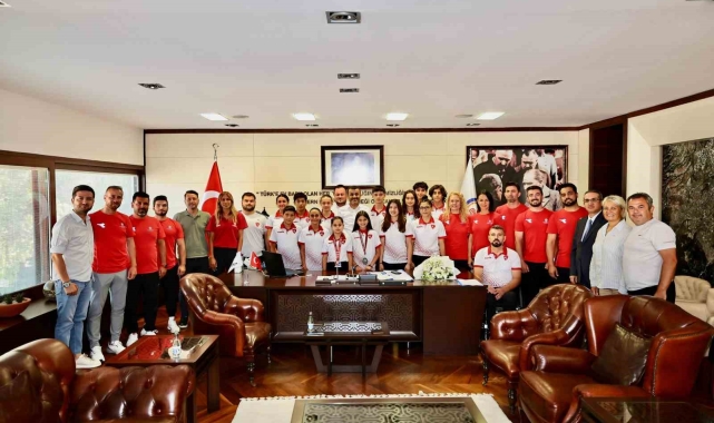 Başkan Çavuşoğlu Milli Takıma seçilen sporcularla buluştu