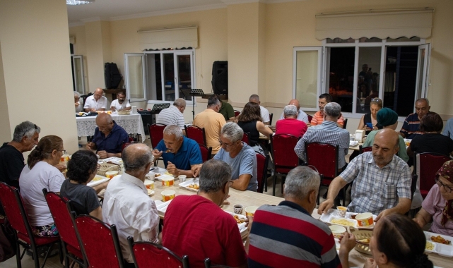 Başkan Günel Davutlar Cemevi'nde 'Matem orucu' açma yemeğine katıldı