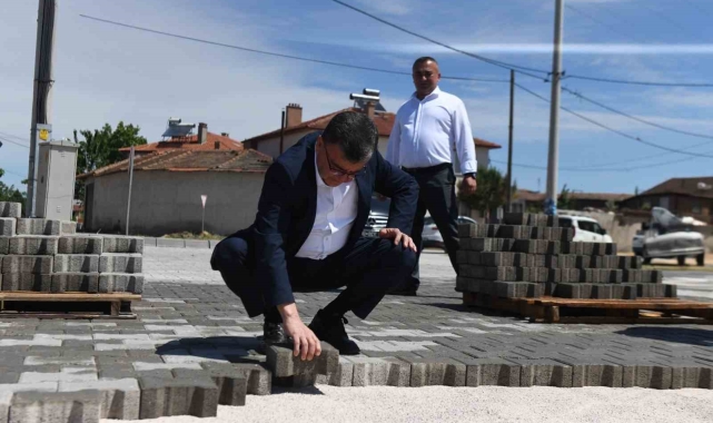 Başkan Şehirli parke taşı döşeme çalışmalarını yerinde inceledi