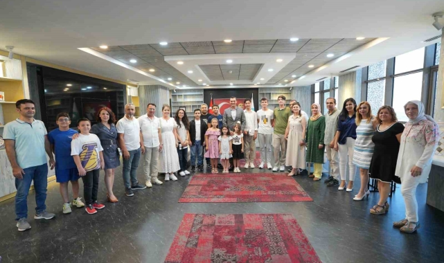 Başkan Zeyrek, Manisa'nın LGS birincilerini ağırladı
