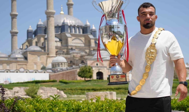 Başpehlivan Zeybek, altın kemerin ebedi sahibi olmayı hedefliyor