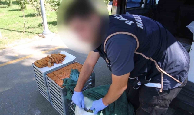 Batman'da kadayıf tepsileri arasında esrar sevkiyatı