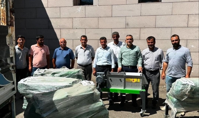 Batman'da üzüm üreticilerine makine desteği verildi