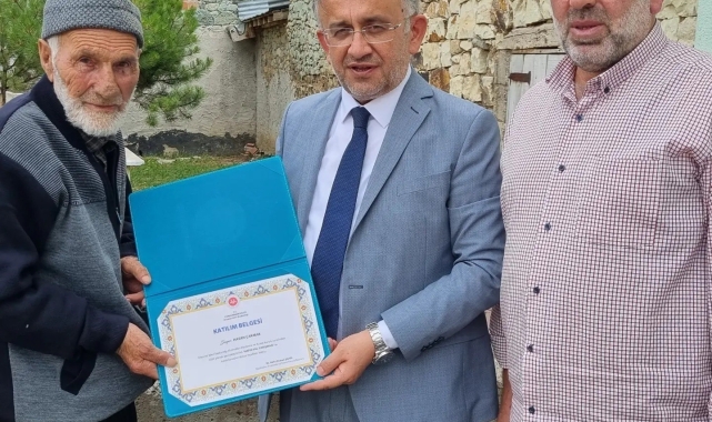 Bayburtlu hafız 83 yaşında bölge ikincisi oldu