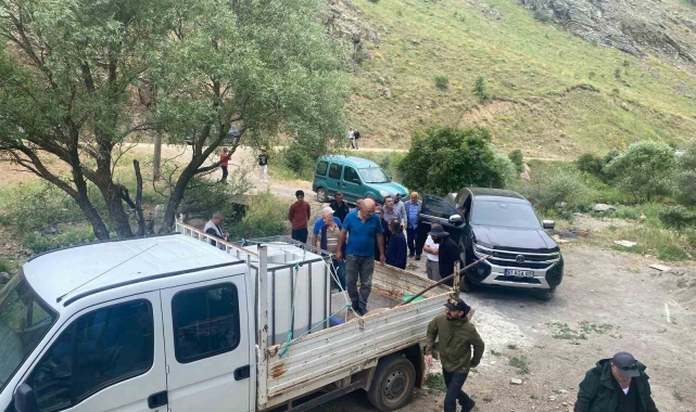 Bayburt'ta 10 bin yavru alabalık akarsuya salındı