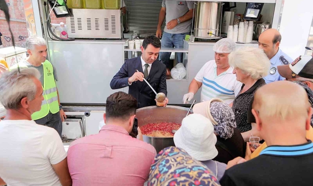 Bayraklı'da aşure bereketi