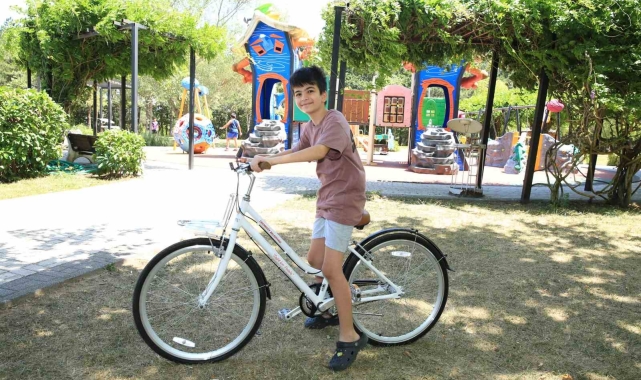 Belediye Başkanından bisikleti çalınan çocuğa sürpriz