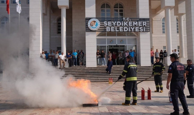 Belediye personeline verilen yangın tatbikatı gerçeği aratmadı