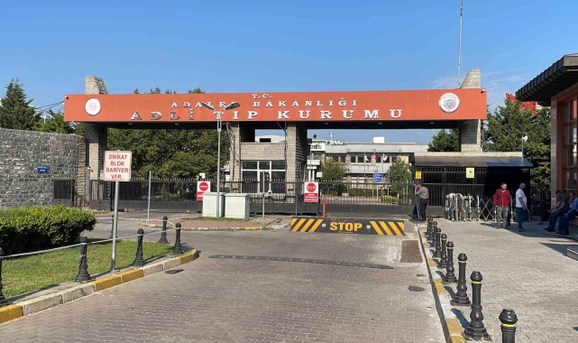 Beylikdüzü'nde öldürülüp cesedi parçalara ayrılan kadının cenazesi Adli Tıp Kurumuna getirildi
