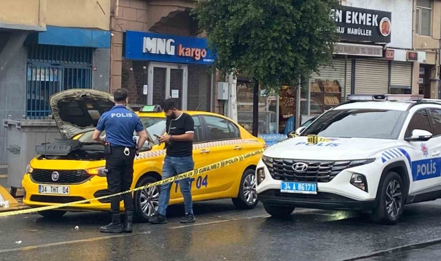 Beyoğlu'nda bir şahıs caddede rastgele ateş açtı, kurşunlar bir ticari taksiye isabet etti