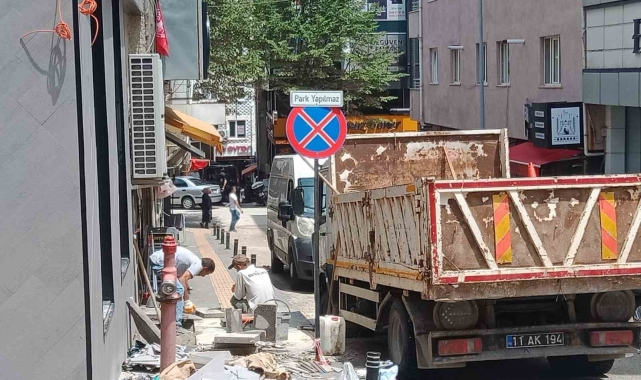 Bilecik'te kaldırımlar tamir ediliyor