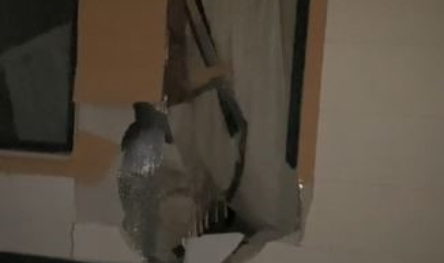 Bir hafta içinde ikinci kez evleri kayaların hedefi oldu