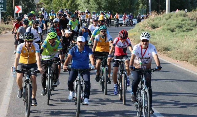 Bisiklet tutkunları Klaus Schmidt için pedal çevirdi