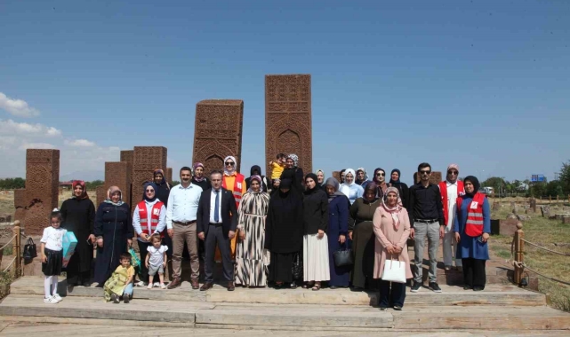 Bitlisli anneler &quot;İlimizi Tanıyalım Anneler&quot; projesiyle yaşadıkları şehri tanıyor
