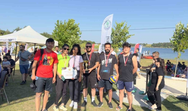 BŞEÜ öğrencileri ve personelleri plaj voleyboluna damga vurdu