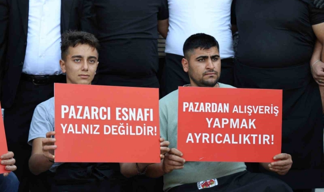 Bu kez pazarcılar eylem yaptı, belediye ve zincir marketleri suçladılar