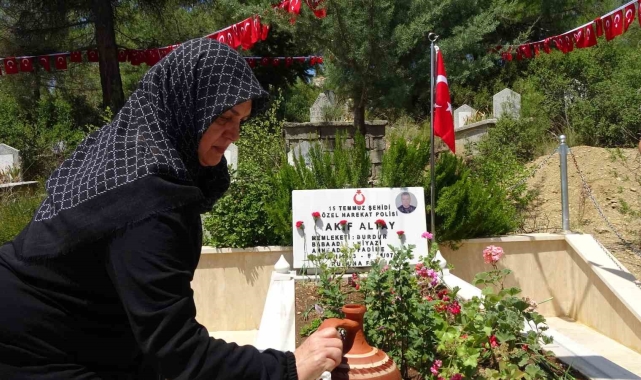Burdur'da 15 Temmuz şehidi mezarı başında anıldı