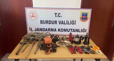 Burdur'da jandarmanın kaçakçılık ve uyuşturucu operasyonlarında 4 kişi tutuklandı