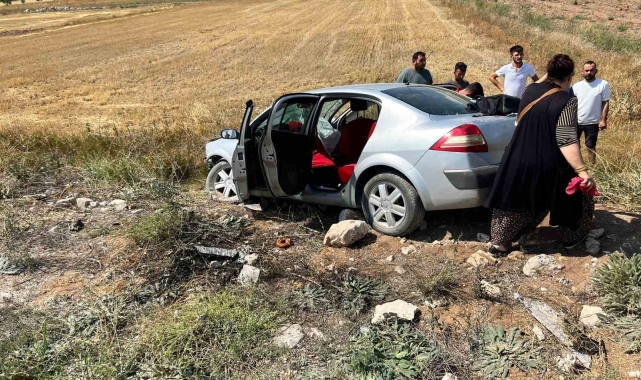Burdur'da yoldan çıkan otomobil araziye savruldu: 8 yaralı