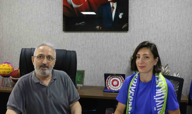 Bursa Büyükşehir Belediyespor'da Betül Yılmaz da imzaladı