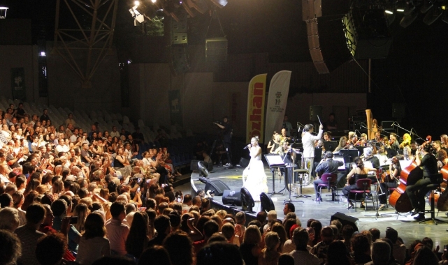 Bursa Festivali'nde büyüleyici gece