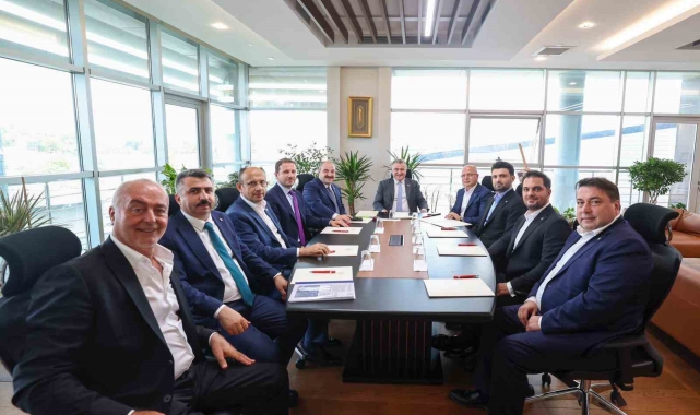 Bursaspor'dan Bakan Osman Aşkın Bak'a ziyaret