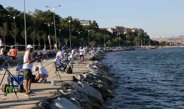 Büyükçekmeceli olta balıkçıları kıyasıya yarıştı