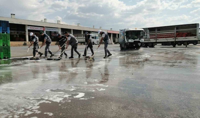 Büyükşehir Hal Kompleksi'nde kapsamlı temizlik çalışması