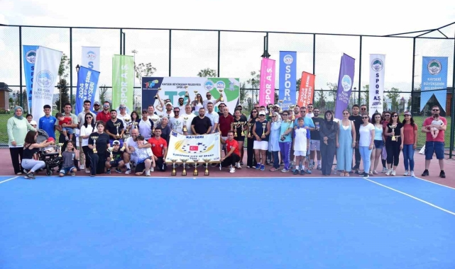 Büyükşehir Spor A.Ş. ev sahipliğinde düzenlenen T200 Master Tenis Turnuvası tamamlandı