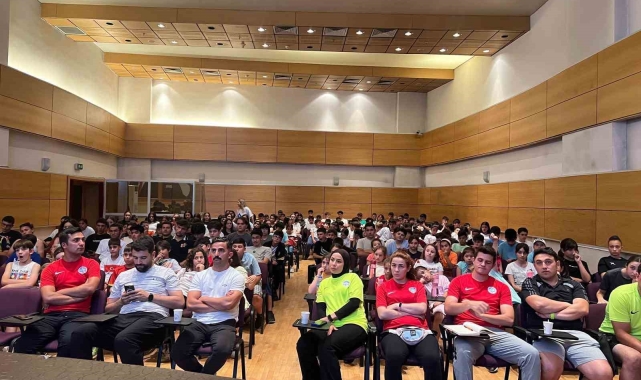 Büyükşehir ve Spor İl Müdürlüğü iş birliğinde 'Harekete Geç Sınırları Zorla' söyleşisi