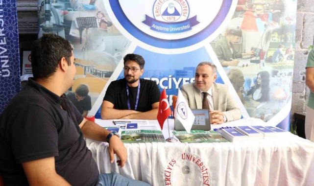 Büyükşehir'in YKS Tercih Danışmanlığı Merkezi'ne yoğun ilgi sürüyor