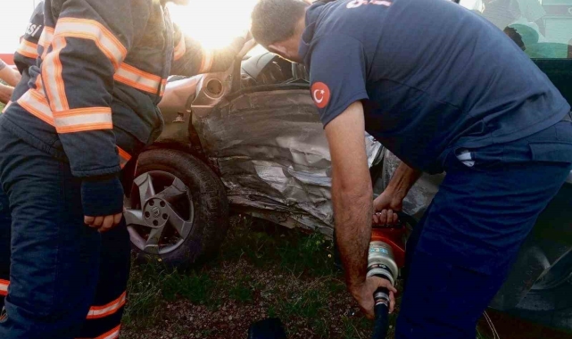Çankırı'da otomobil ile kamyonet birbirine girdi: 4 yaralı