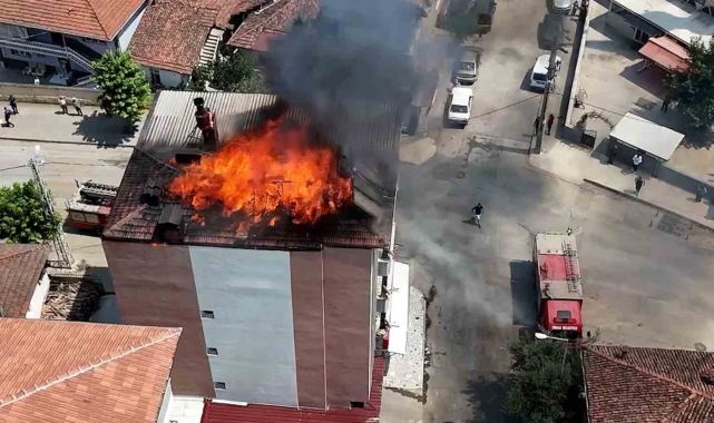 Çatı yangınında hızlı müdahale faciayı önledi