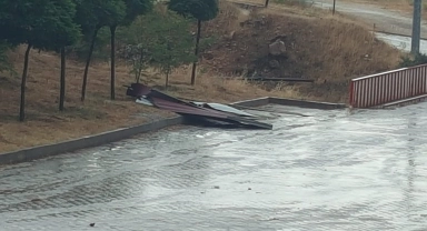 Çatının uçma anı kamerada